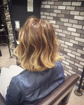 ショート カラー ハイトーンブリーチ 土坂 由志【京都】のヘアスタイル