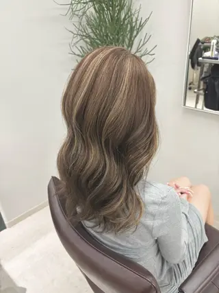 セミロング カラー 渋谷|透明感カラー 🫧🤍|rinaのヘアスタイル
