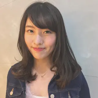 ミディアム 金子 歩実のヘアスタイル