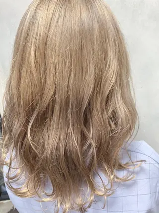 ミディアム カラー LUXBE LUCEのヘアスタイル