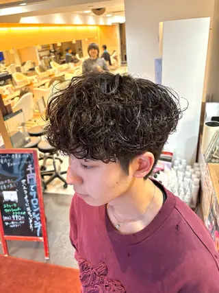 ショート パーマ メンズ 塩谷黎✨イルミナ カラーメンズパーマ✨のヘアスタイル