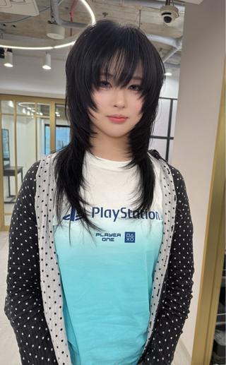 セミロング TAIRA横浜ウルフ 🐺デザインカラーのヘアスタイル