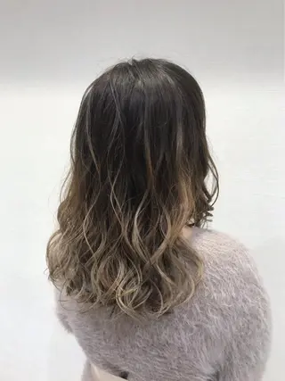 ロング カラー ヘアアレンジ 白髪ぼかしハイライト 茗荷谷駅徒歩2分のヘアスタイル
