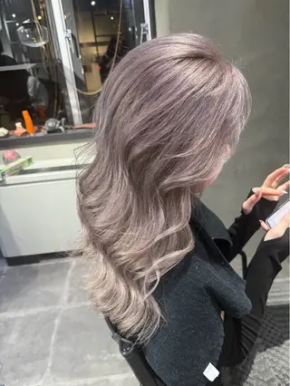 ロング カラー 佐伯 桃のヘアスタイル