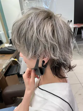 ミディアム カラー メンズ 渡部凌我 小顔ウルフ ハイトーンカラーのヘアスタイル