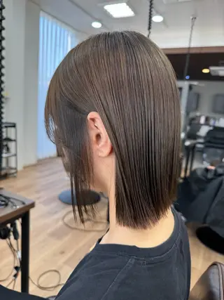 ミディアム カラー アカサ シシダのヘアスタイル
