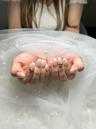 ネイル PEEKABOO 旧:momo京橋のネイルデザイン