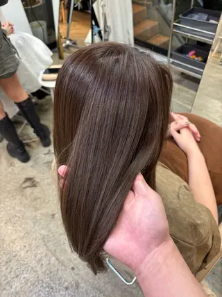 セミロング カラー 上田 季里のヘアスタイル