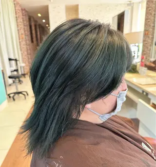 ミディアム カラー 見川 ヒカルのヘアスタイル