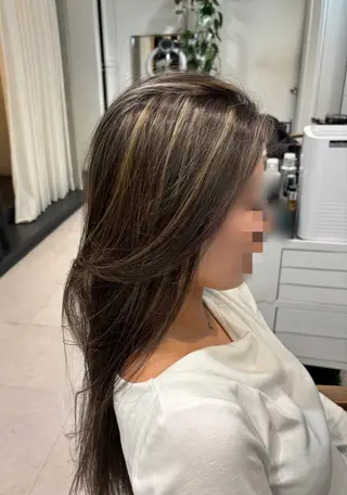 ロング カラー ニシムラ アヤカのヘアスタイル
