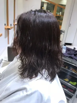 セミロング ARMONY秋山輝也 コテ巻き風パーマ特化のヘアスタイル