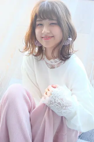 セミロング あやか 白髪ぼかしハイライトのヘアスタイル