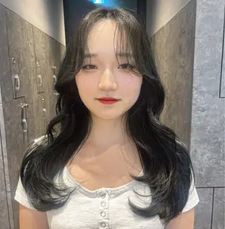 ロング 前嶋 愛友のヘアスタイル
