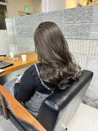 ロング 岩尾 凪のヘアスタイル