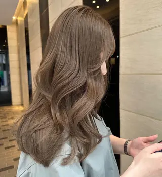 セミロング カラー 小澤 わかなのヘアスタイル