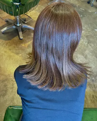 ミディアム ヘアーロウル ニコラのヘアスタイル