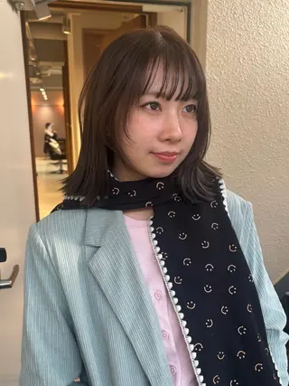 ミディアム カラー mei|顔まわり ×透明感カラーのヘアスタイル