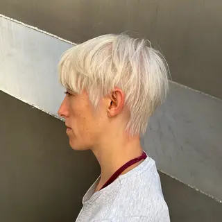 ショート カラー 🫧RYOブリーチ /透け感カラー🫧のヘアスタイル