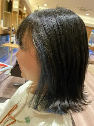 ミディアム カラー 横野 朱音のヘアスタイル