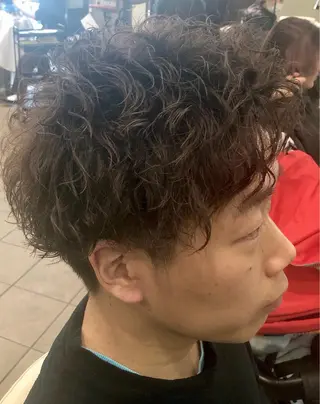 パーマ メンズ メンズ レイヤー ウルフ 弓木啓輔のヘアスタイル