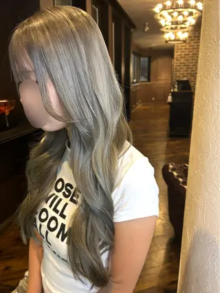 ロング カラー ヘアアレンジ 梅木李奈🕊️ レイヤー/ハイトーンのヘアスタイル