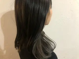 セミロング カラー やました りなのヘアスタイル