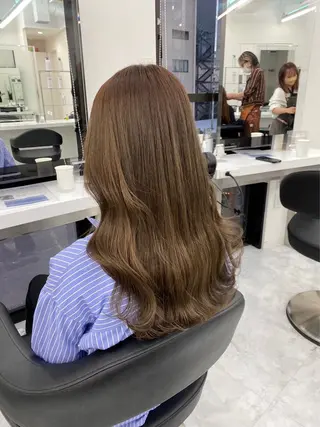 セミロング カラー ヘアアレンジ 🪞official THREE 横浜🎀のヘアスタイル