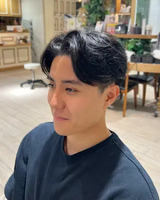 ショート メンズ シャドウパーマモデル セイノチヒロのヘアスタイル