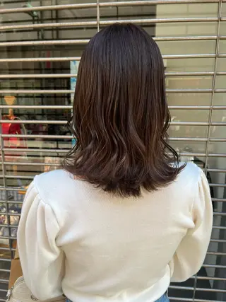 ミディアム カラー 菅沼 紀世/顔周りレイヤーのヘアスタイル