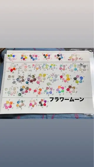 ネイル フラワー ムーンのネイルデザイン