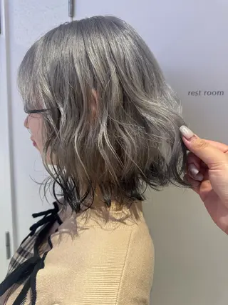 ショート カラー Ami/レイヤー カット/ハイトーンのヘアスタイル