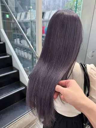 ロング カラー ケアブリーチ レイヤーカットのヘアスタイル