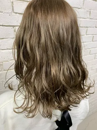 ミディアム カラー LUXBE LUCEのヘアスタイル
