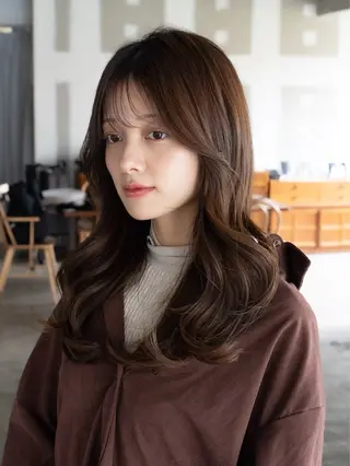 セミロング カラー まとまるレイヤー カット/透明感カラーのヘアスタイル