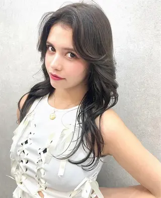 ロング fuwari 美白ショコラカラーのヘアスタイル