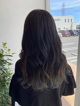 ロング カラー 安田 里奈のヘアスタイル