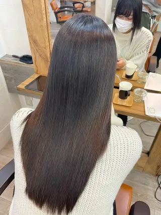 ロング KEIGO/ ベージュカラーのヘアスタイル