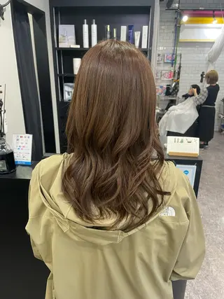 ロング 友滝 真菜美のヘアスタイル