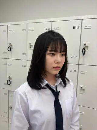 ミディアム カラー 抜け感レイヤー︴ ニュアンスカラーのヘアスタイル