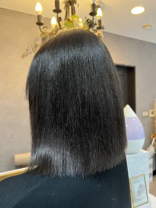 カラー もも ボブ/艶カラーのヘアスタイル