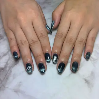 salon UNE LMA見習いスタッフのネイルデザイン