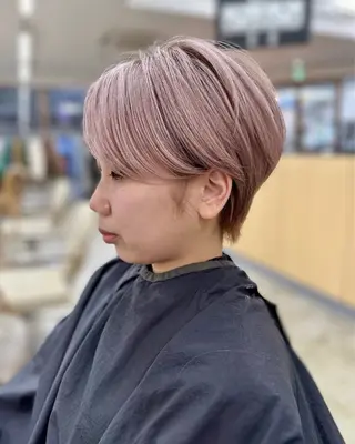 ショート HONOKA/ ハイトーン艶カラーのヘアスタイル