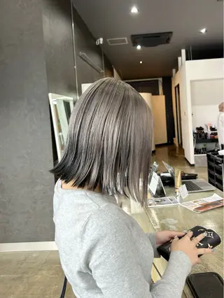 ミディアム カラー しの 《HAIR774》のヘアスタイル