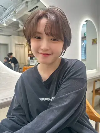 カラー ♻️ブリーチなし カラー♻️のヘアスタイル
