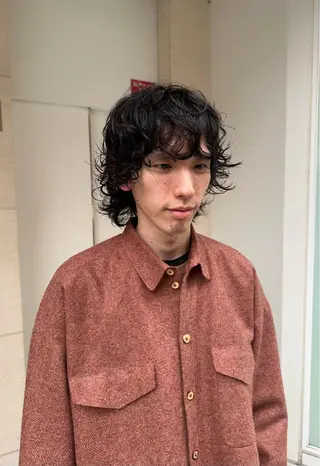 ミディアム パーマ メンズ 俵 知広のヘアスタイル