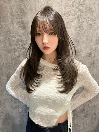 ロング 篠塚 純のヘアスタイル