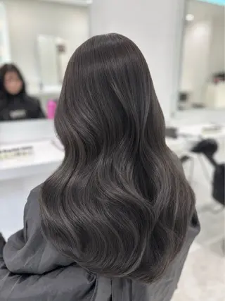 ロング カラー 流行りの透明感カラー ×縮毛矯正🤍ユウのヘアスタイル