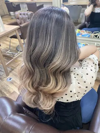 ロング カラー 服部 樹季のヘアスタイル
