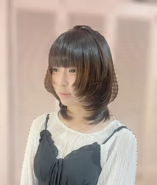 ミディアム 髪質改善／ハイトーン カラー AYAKAのヘアスタイル