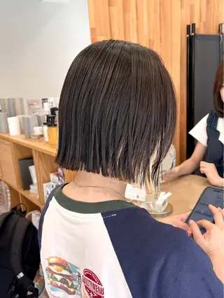 ショート カラー ぱつっとボブ/ 小野あかねのヘアスタイル